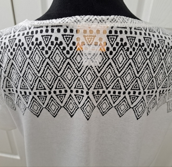 Ruby Road White Top With Laser Cutouts    Size M - Picture 5 of 12